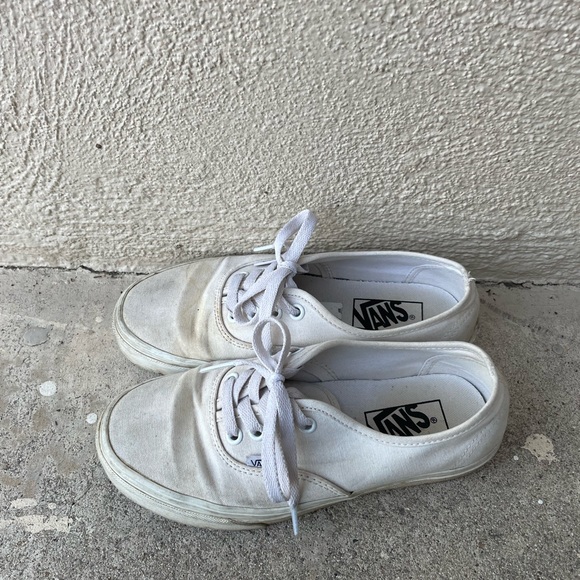 White vans (men’s 4, women’s 6) - Picture 2 of 4